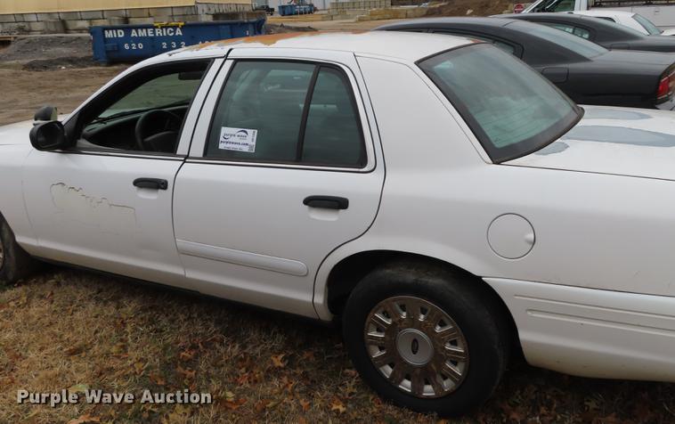 image for item DF1300 2005 Ford Crown Victoria Police Interceptor