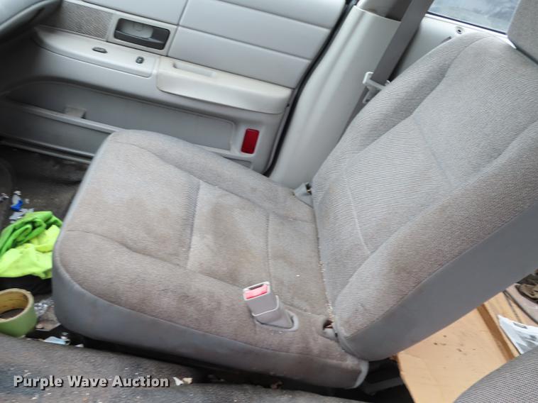 image for item DF1300 2005 Ford Crown Victoria Police Interceptor