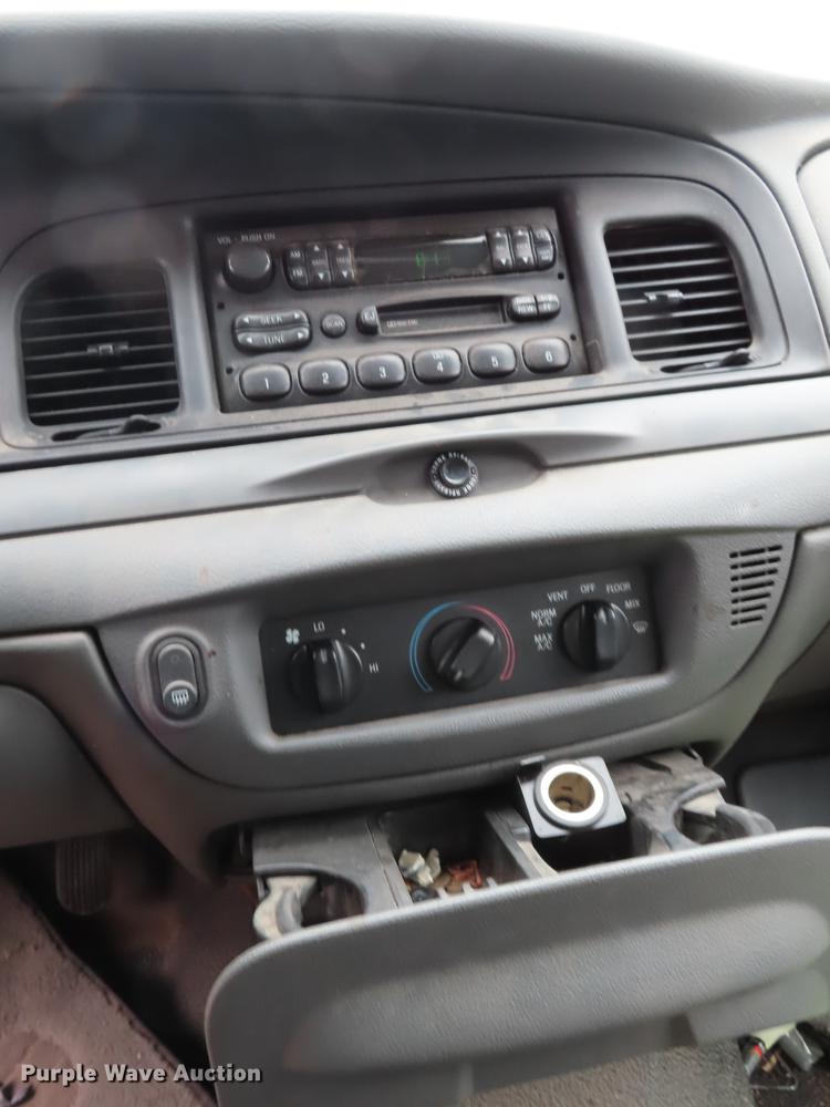 image for item DF1300 2005 Ford Crown Victoria Police Interceptor