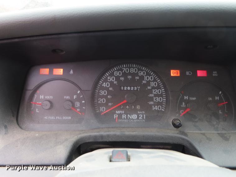 image for item DF1300 2005 Ford Crown Victoria Police Interceptor