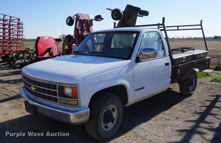 image for item DF1636 1990 Chevrolet 2500 flatbed pickup truck