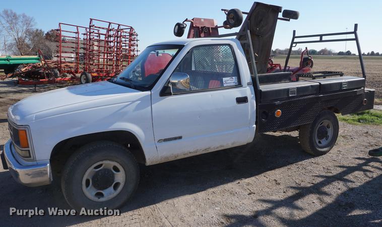 image for item DF1636 1990 Chevrolet 2500 flatbed pickup truck