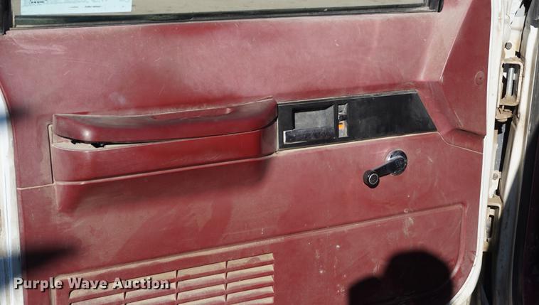 image for item DF1636 1990 Chevrolet 2500 flatbed pickup truck