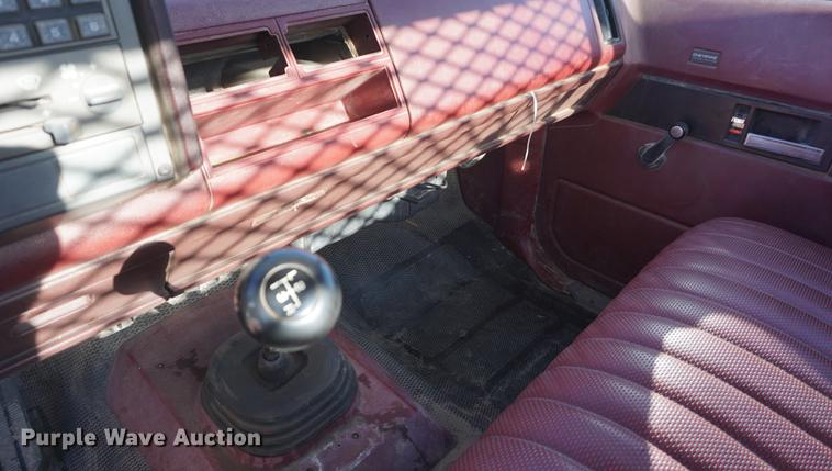 image for item DF1636 1990 Chevrolet 2500 flatbed pickup truck