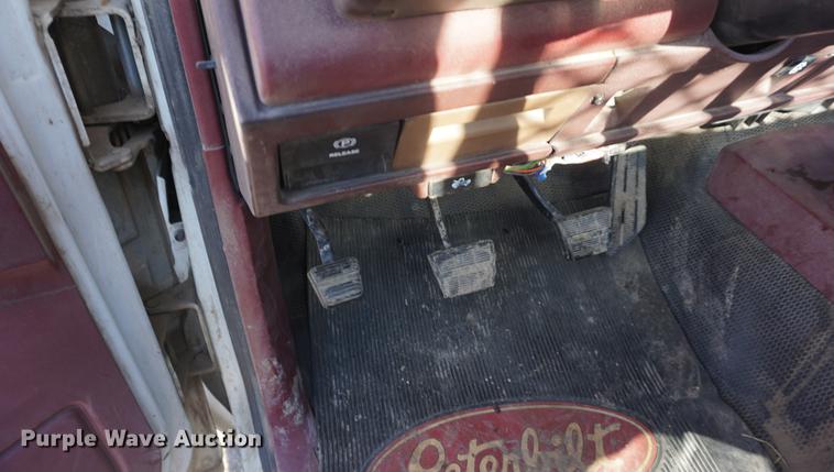 image for item DF1636 1990 Chevrolet 2500 flatbed pickup truck