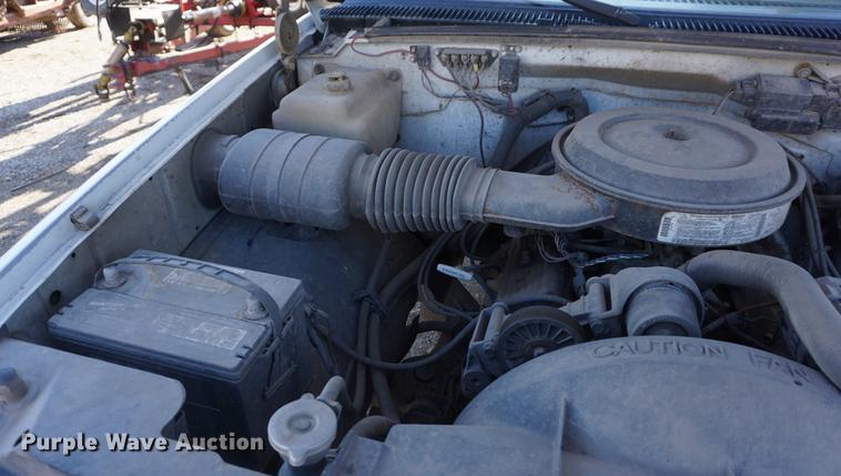 image for item DF1636 1990 Chevrolet 2500 flatbed pickup truck