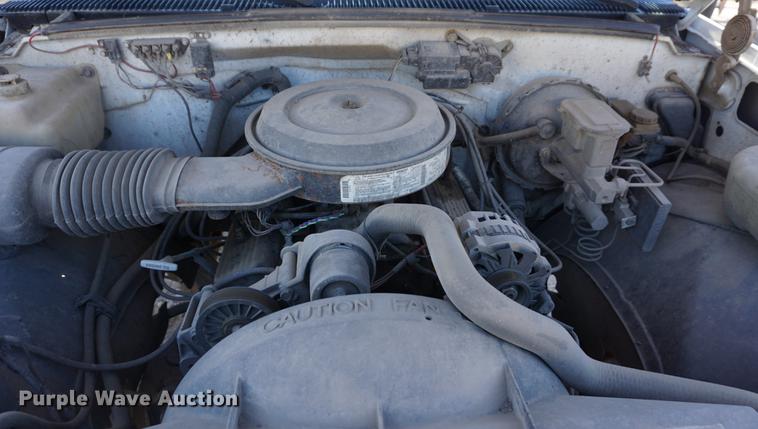 image for item DF1636 1990 Chevrolet 2500 flatbed pickup truck