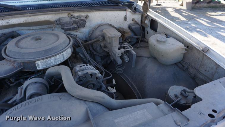 image for item DF1636 1990 Chevrolet 2500 flatbed pickup truck