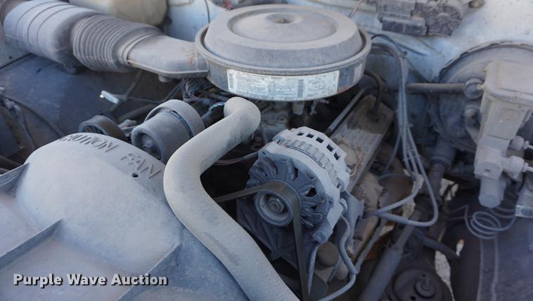 image for item DF1636 1990 Chevrolet 2500 flatbed pickup truck