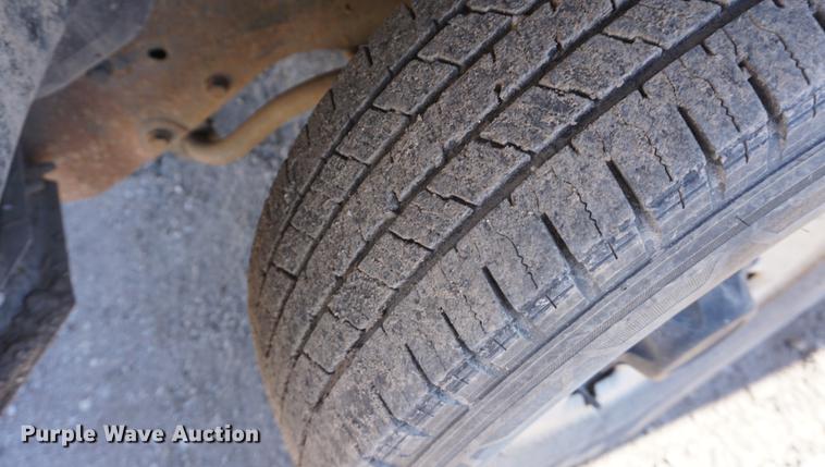 image for item DF1636 1990 Chevrolet 2500 flatbed pickup truck