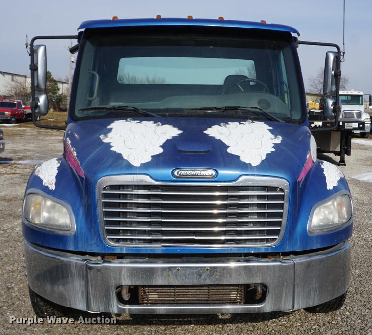 image for item DF1639 2007 Freightliner Business Class M2 rollback truck