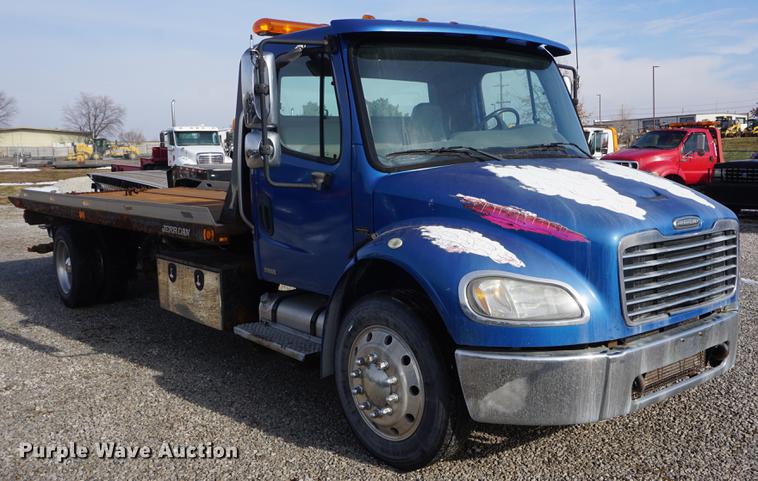 image for item DF1639 2007 Freightliner Business Class M2 rollback truck
