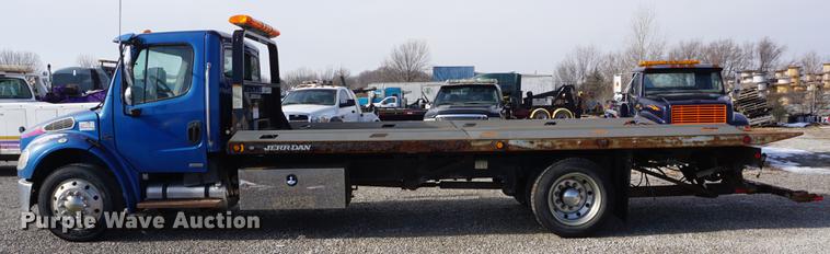 image for item DF1639 2007 Freightliner Business Class M2 rollback truck