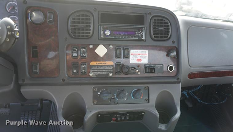 image for item DF1639 2007 Freightliner Business Class M2 rollback truck