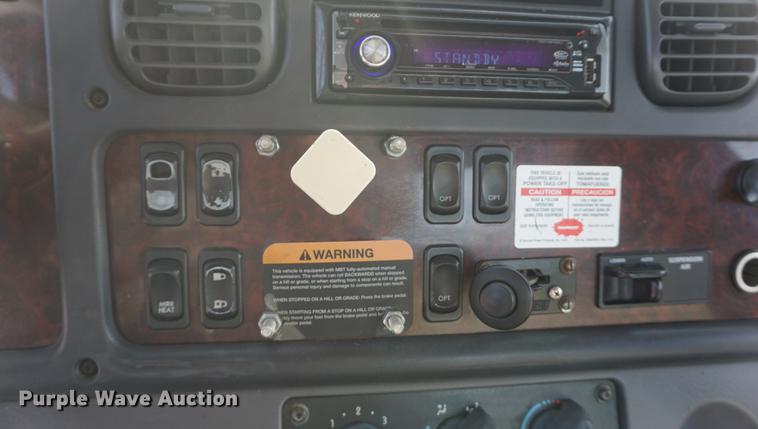 image for item DF1639 2007 Freightliner Business Class M2 rollback truck