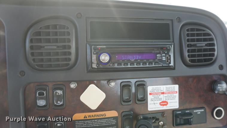 image for item DF1639 2007 Freightliner Business Class M2 rollback truck