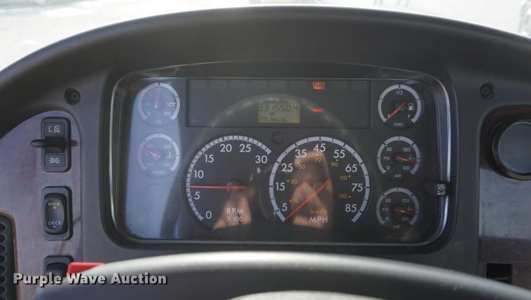 image for item DF1639 2007 Freightliner Business Class M2 rollback truck