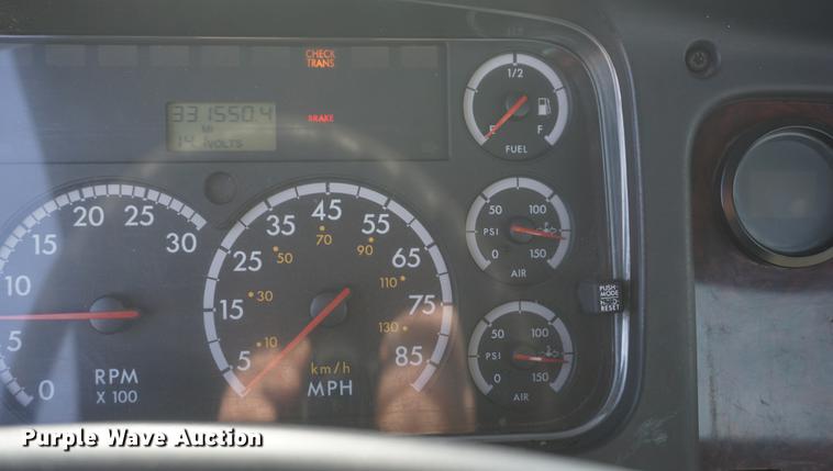 image for item DF1639 2007 Freightliner Business Class M2 rollback truck