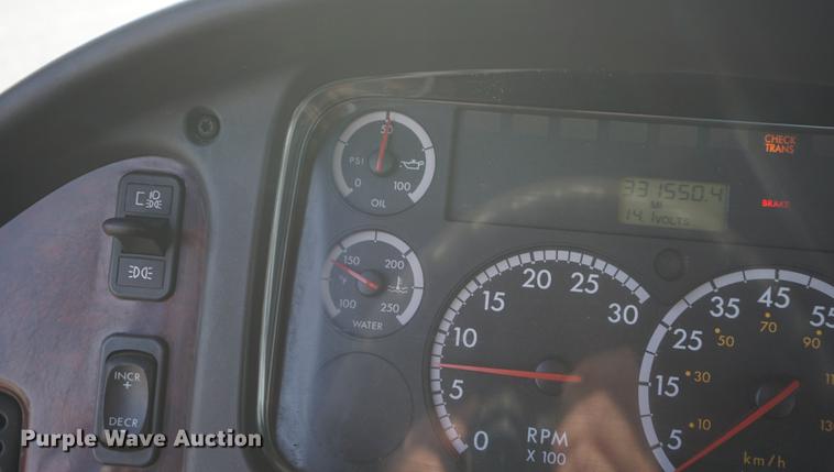 image for item DF1639 2007 Freightliner Business Class M2 rollback truck