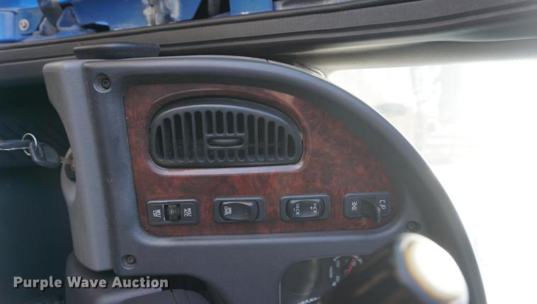 image for item DF1639 2007 Freightliner Business Class M2 rollback truck