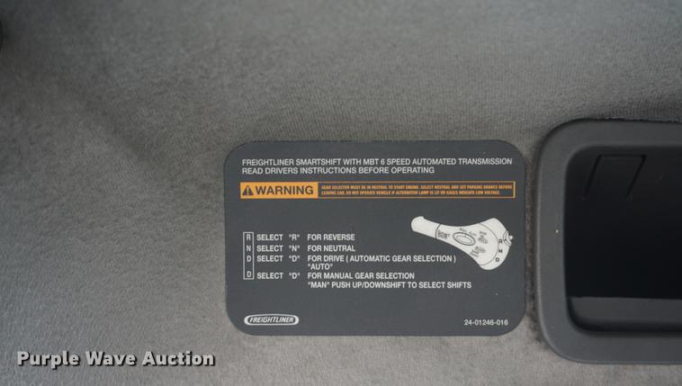 image for item DF1639 2007 Freightliner Business Class M2 rollback truck