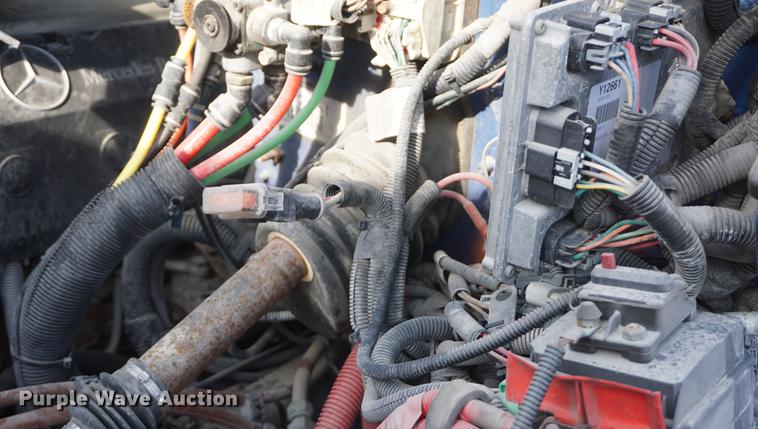 image for item DF1639 2007 Freightliner Business Class M2 rollback truck