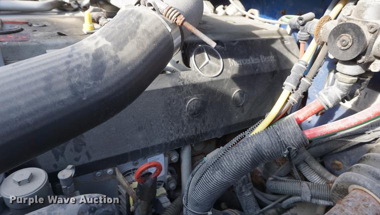 image for item DF1639 2007 Freightliner Business Class M2 rollback truck