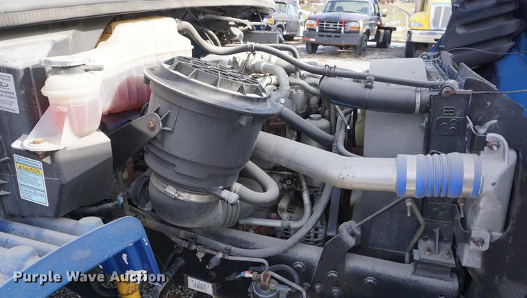 image for item DF1639 2007 Freightliner Business Class M2 rollback truck