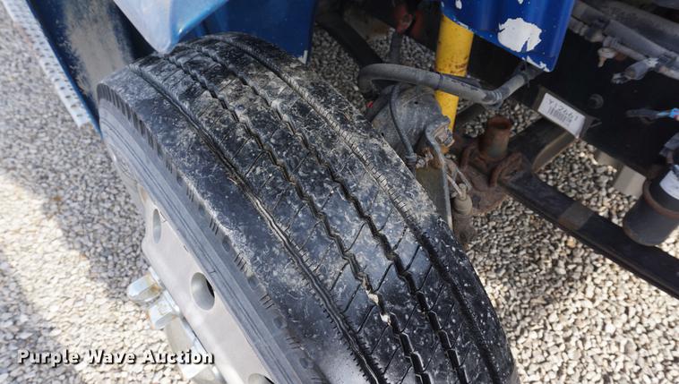 image for item DF1639 2007 Freightliner Business Class M2 rollback truck