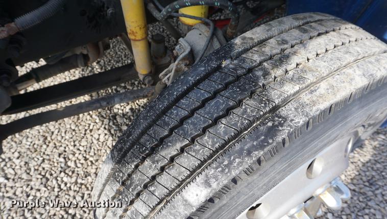 image for item DF1639 2007 Freightliner Business Class M2 rollback truck