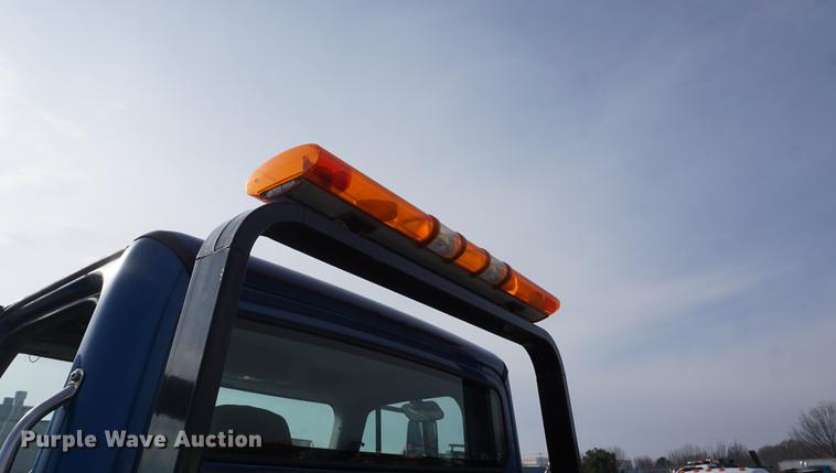 image for item DF1639 2007 Freightliner Business Class M2 rollback truck