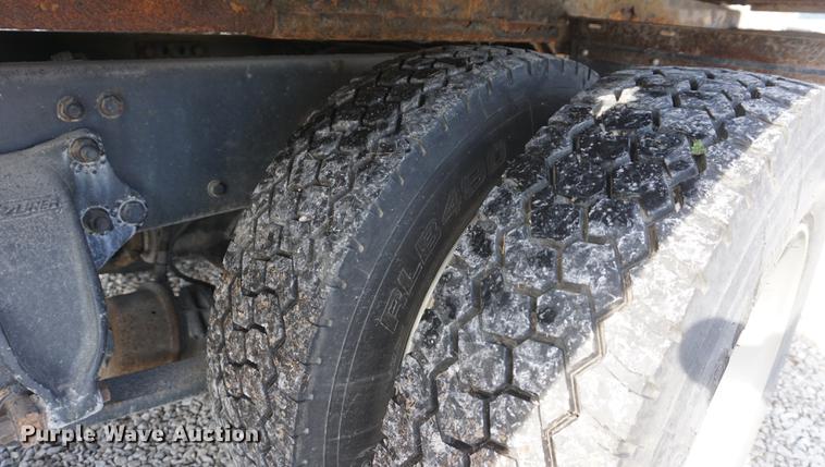 image for item DF1639 2007 Freightliner Business Class M2 rollback truck