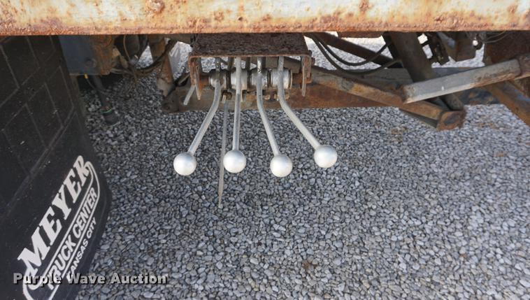 image for item DF1639 2007 Freightliner Business Class M2 rollback truck