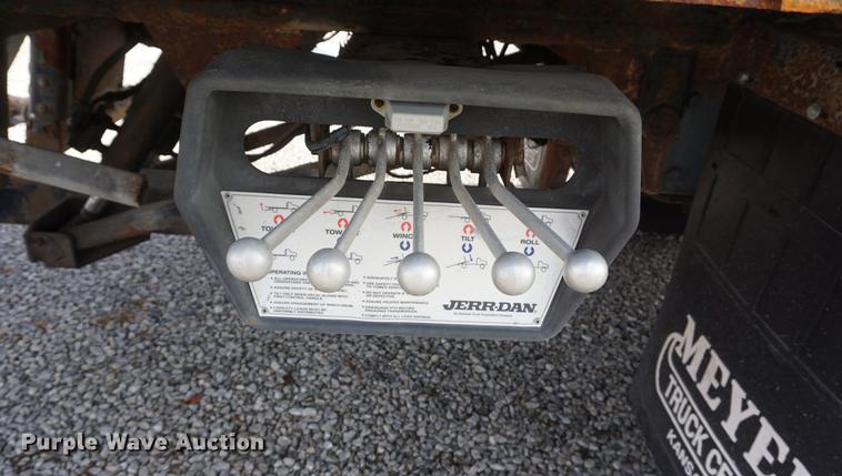 image for item DF1639 2007 Freightliner Business Class M2 rollback truck