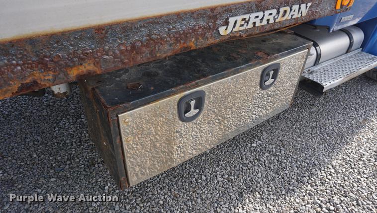 image for item DF1639 2007 Freightliner Business Class M2 rollback truck