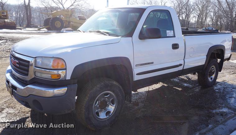 image for item DF1661 2007 GMC Sierra 2500HD pickup truck