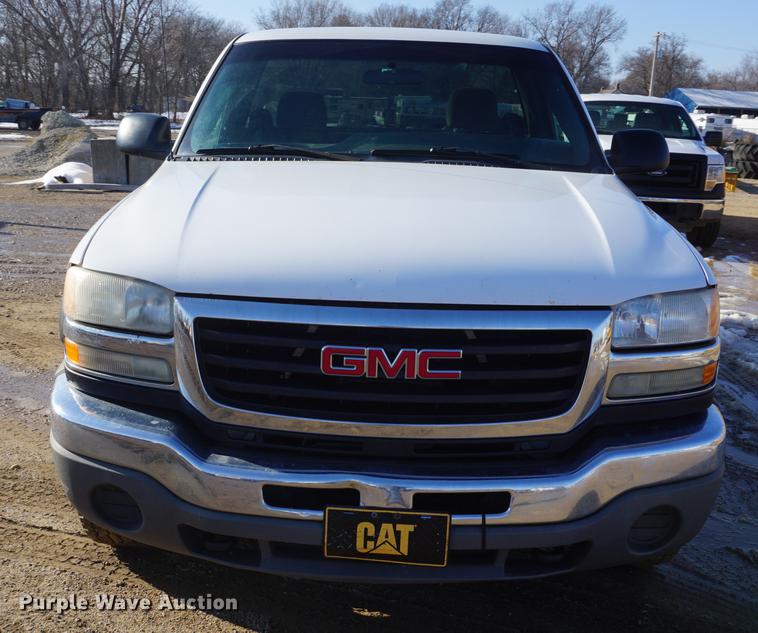 image for item DF1661 2007 GMC Sierra 2500HD pickup truck