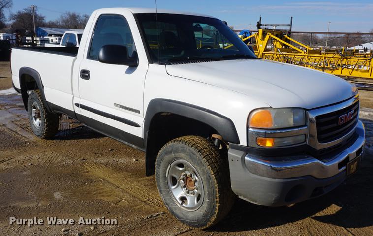 image for item DF1661 2007 GMC Sierra 2500HD pickup truck