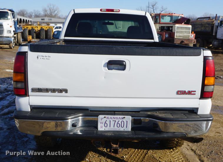 image for item DF1661 2007 GMC Sierra 2500HD pickup truck