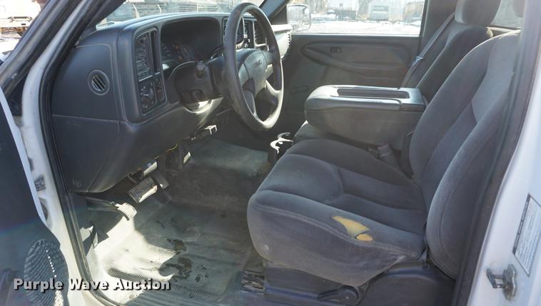 image for item DF1661 2007 GMC Sierra 2500HD pickup truck