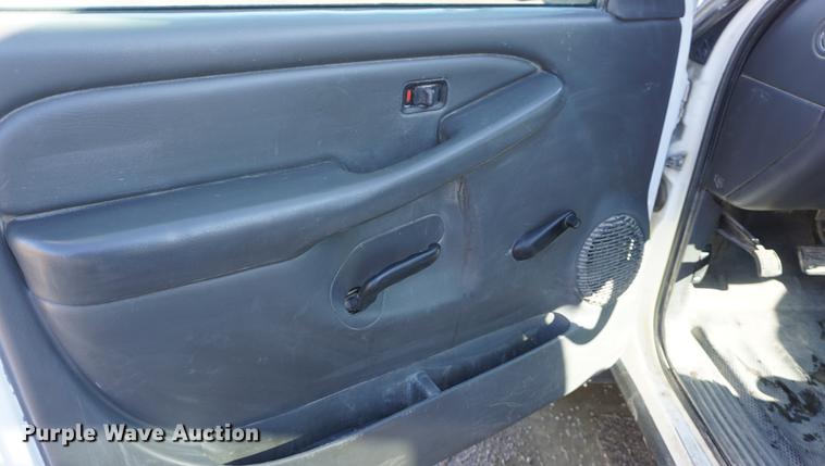 image for item DF1661 2007 GMC Sierra 2500HD pickup truck