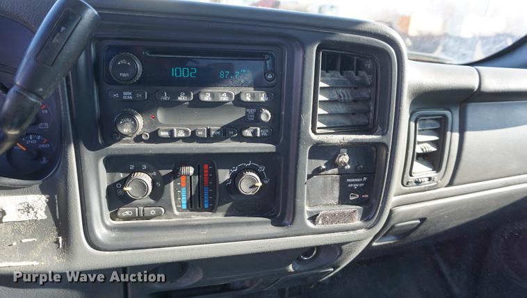 image for item DF1661 2007 GMC Sierra 2500HD pickup truck