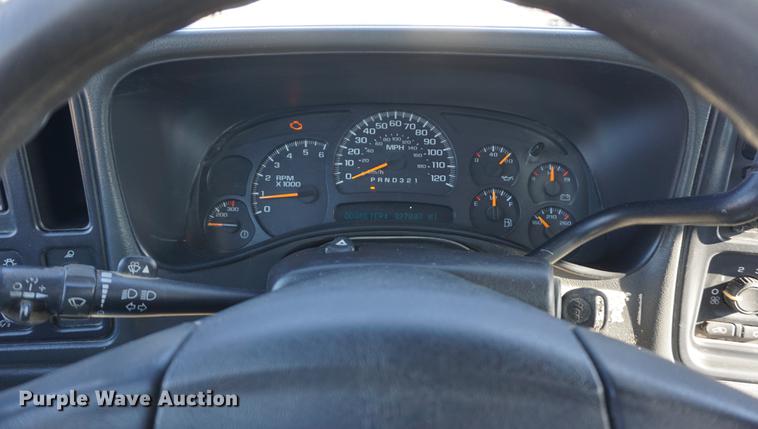 image for item DF1661 2007 GMC Sierra 2500HD pickup truck