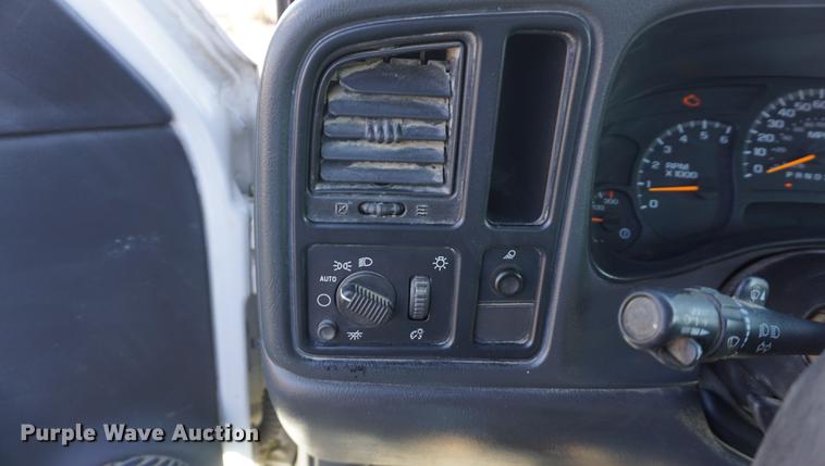 image for item DF1661 2007 GMC Sierra 2500HD pickup truck