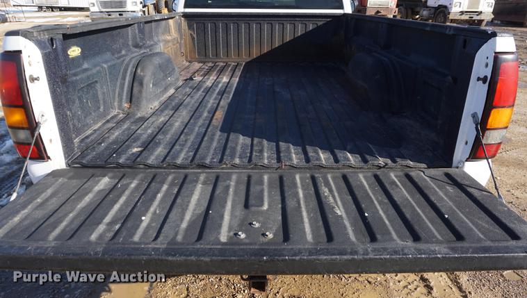 image for item DF1661 2007 GMC Sierra 2500HD pickup truck