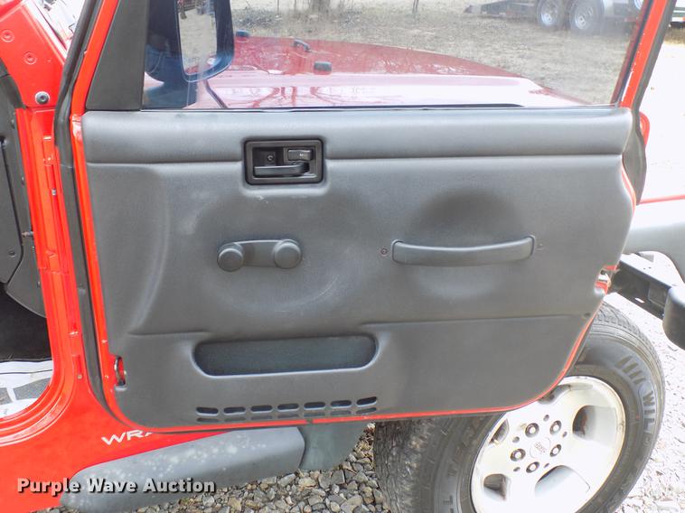 image for item DF2113 2004 Jeep Wrangler SUV