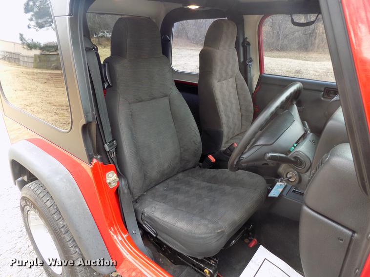 image for item DF2113 2004 Jeep Wrangler SUV