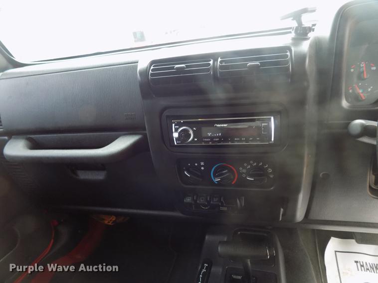 image for item DF2113 2004 Jeep Wrangler SUV