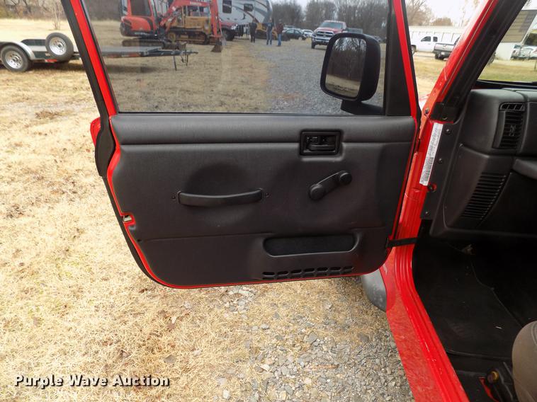 image for item DF2113 2004 Jeep Wrangler SUV