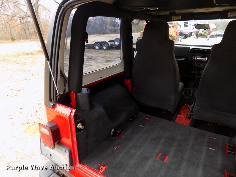 image for item DF2113 2004 Jeep Wrangler SUV